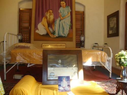 Champaklal-room-Sri-Aurobindo-Ashram-Vadodara.jpg