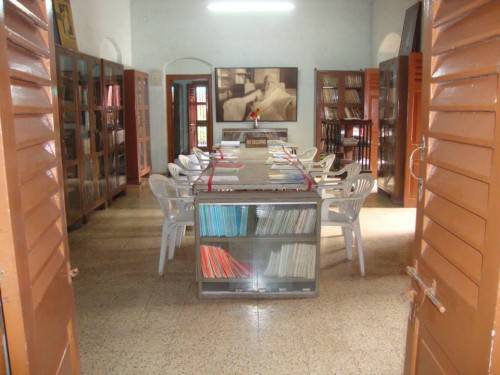 Library-at-Sri-Aurobindo-Ashram-Vadodara.jpg