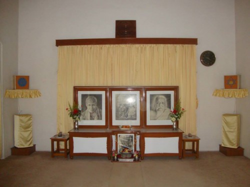 Meditation-Hall-at-Sri-Aurobindo-Ashram-Vadodara.jpg