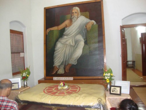 Sri-Aurobindo-Room-at-Sri-Aurobindo-Ashram-Vadodara.jpg