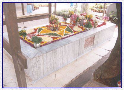 Samadhi-Sri-Aurobindo-Ashram-4.jpg