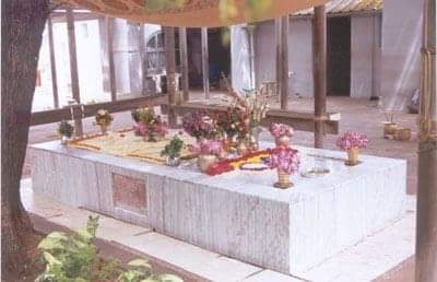 13-Samadhi--Sri-Aurobindo-Ashram.jpg