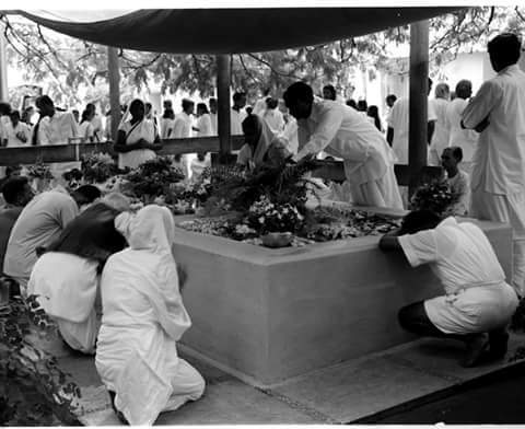 17-Samadhi--Sri-Aurobindo-Ashram.jpg