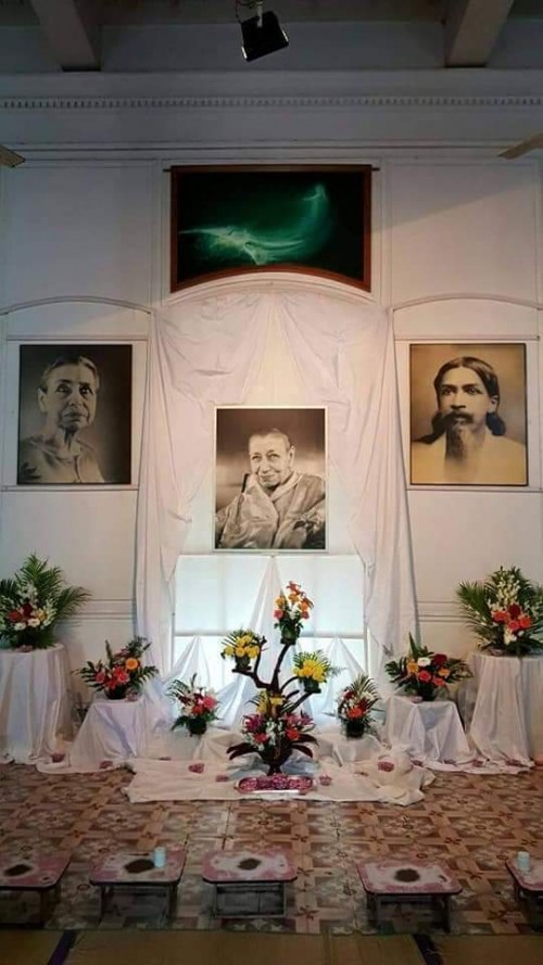 Sri-Aurobindo-Dining-Room-Decorations-on-Special-Days-6.jpg