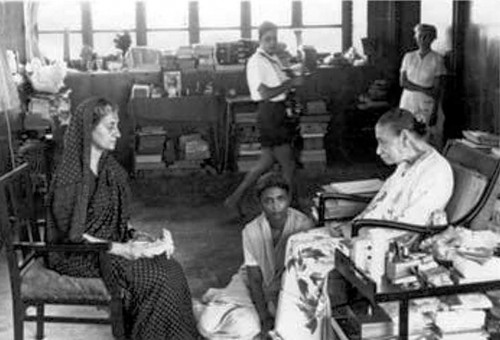 10Indira-Gandhi--Sri-Aurobindo-Ashram.jpg