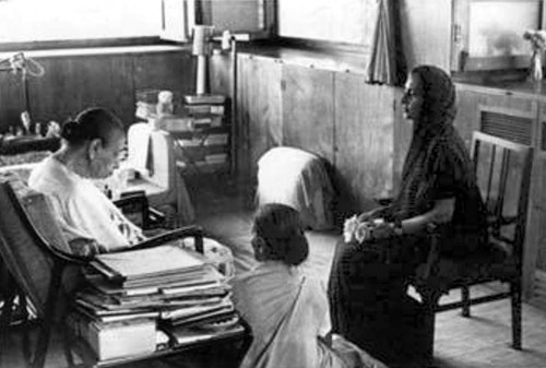 15Indira-Gandhi--Sri-Aurobindo-Ashram.jpg