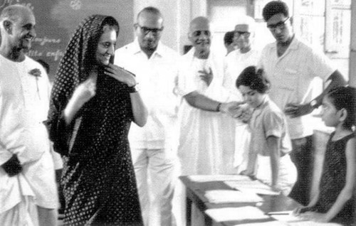 27:Indira Gandhi @ Sri Aurobindo Ashram