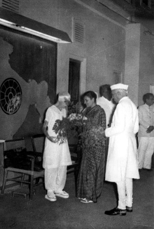 32:Indira Gandhi @ Sri Aurobindo Ashram