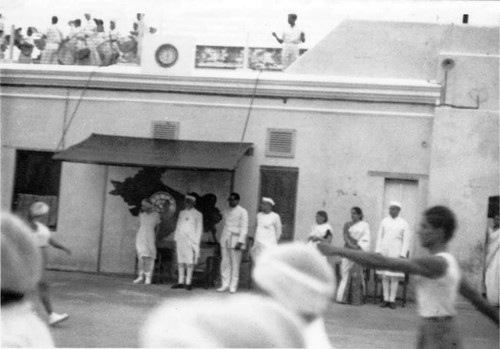 108_Jawahar-Lal-Nehru-at-Sri-Aurobindo-Ashram.jpg