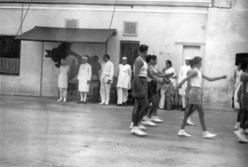 116_Jawahar-Lal-Nehru-at-Sri-Aurobindo-Ashram.jpg