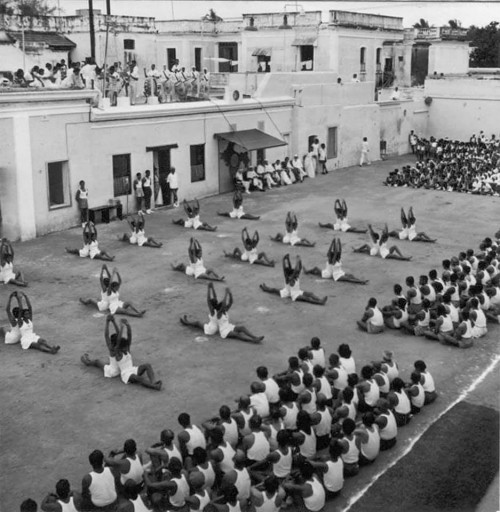 118_Jawahar-Lal-Nehru-at-Sri-Aurobindo-Ashram.jpg