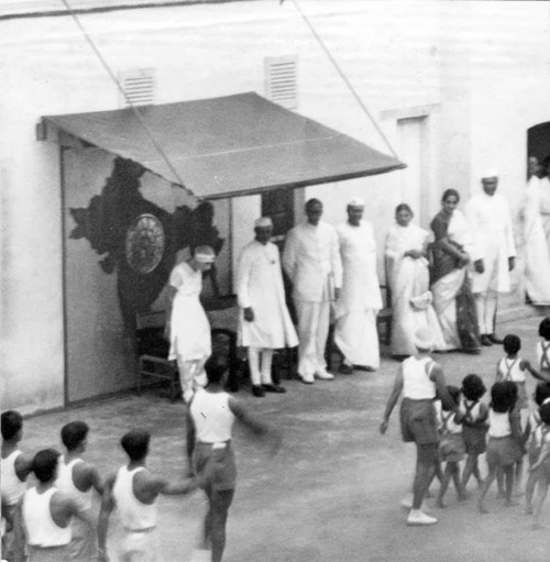 123 Jawahar Lal Nehru at Sri Aurobindo Ashram