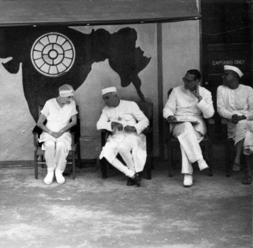 128_Jawahar-Lal-Nehru-at-Sri-Aurobindo-Ashram.jpg