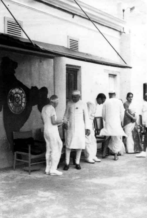 130 Jawahar Lal Nehru at Sri Aurobindo Ashram