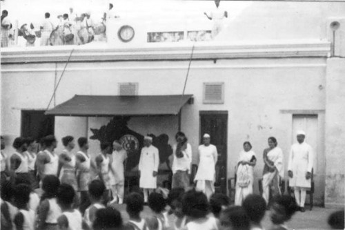 131_Jawahar-Lal-Nehru-at-Sri-Aurobindo-Ashram.jpg