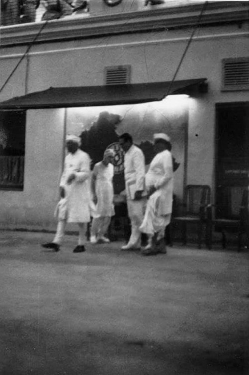 134_Jawahar-Lal-Nehru-at-Sri-Aurobindo-Ashram.jpg