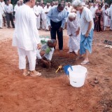 Nirod-planting-supramental-sun-tree-at-Savitri-Bhavan