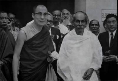 Dalai-Lama-at-Sri-Aurobindo-Ashram-2.jpg