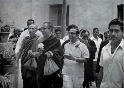 Dalai-Lama-at-Sri-Aurobindo-Ashram-3.jpg