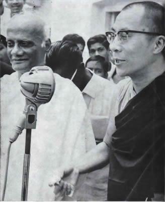 Dalai-Lama-at-Sri-Aurobindo-Ashram-4.jpg