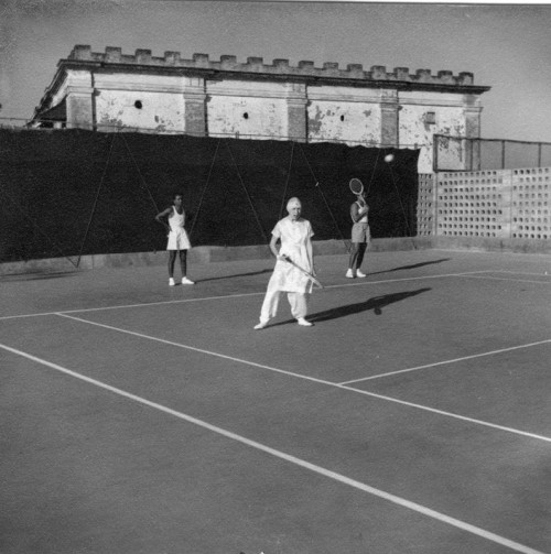 Mother-Playing-Tennis--102.jpg