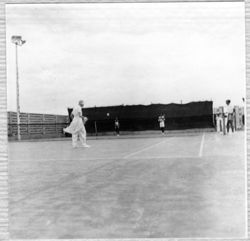 Mother-Playing-Tennis--104.jpg