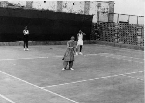 Mother Playing Tennis $ (109)