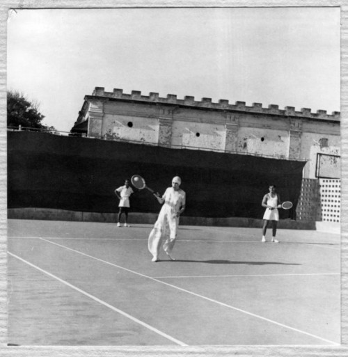 Mother-Playing-Tennis--20.jpg