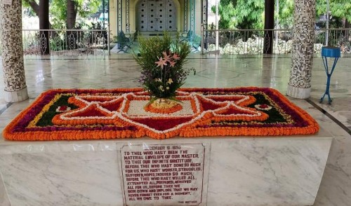 Sri-Aurobindo-Yoga-Mandir-Rourkela-Flower-Decorations-25.jpg