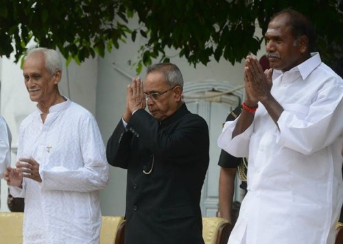 Hon. President Pranab Mukherjee Visiting Ashram (6)