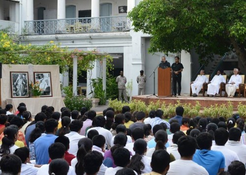 Hon.-President-Pranab-Mukherjee-Visiting-Ashram-8.jpg
