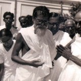 Nolini-Kanta-Gupta-with-Vinoba-Bhave-Udar-Pinto-Madhav-Pandit-and-Indra-Sen-August-1956.