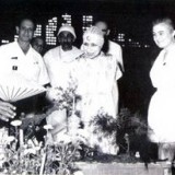 The-Mother-looking-at-the-decorations-of-Christmas-1960-with-Udar-Pinto-Nolini-Kanta-Gupta-and-Mona-Pinto.