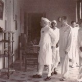 Visit-of-Jawaharlal-Nehru-to-the-Ashram-Library-on-13-June-1963.-Seen-with-himNolini-Kanta-Medhananda-Kewal-Singh-Madhav-Pandit-and-Udar-Pinto.