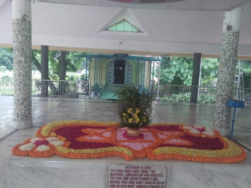 101_Samadhi-Decorations-at-Sri-Aurobindo-Yoga-Mandir-Rourkela.jpg