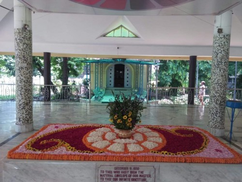 117_Samadhi-Decorations-at-Sri-Aurobindo-Yoga-Mandir-Rourkela.jpg