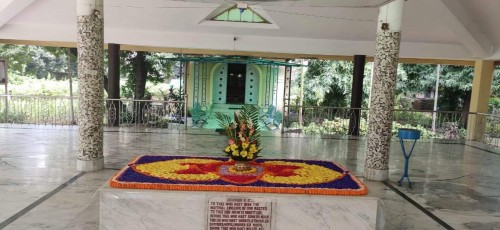 143_Samadhi-Decorations-at-Sri-Aurobindo-Yoga-Mandir-Rourkela.jpg