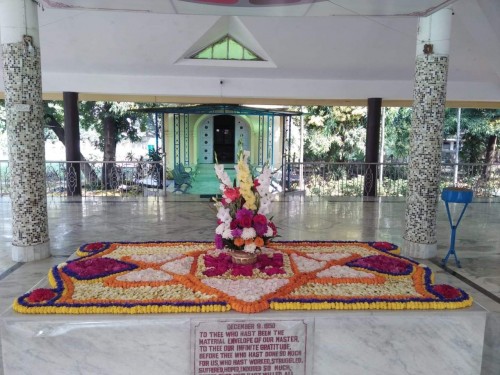 230_Samadhi-Decorations-at-Sri-Aurobindo-Yoga-Mandir-Rourkela.jpg