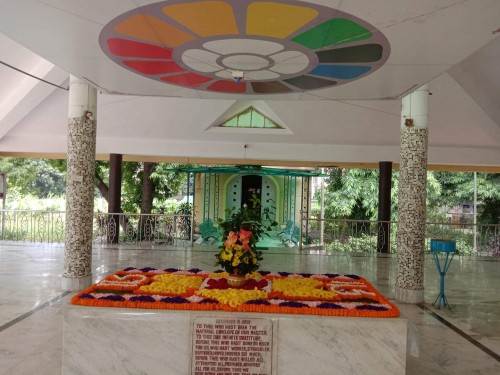 249_Samadhi-Decorations-at-Sri-Aurobindo-Yoga-Mandir-Rourkela.jpg