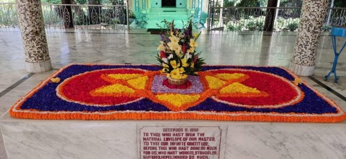 385_Samadhi-Decorations-at-Sri-Aurobindo-Yoga-Mandir-Rourkela.jpg