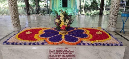 39_Samadhi-Decorations-at-Sri-Aurobindo-Yoga-Mandir-Rourkela.jpg