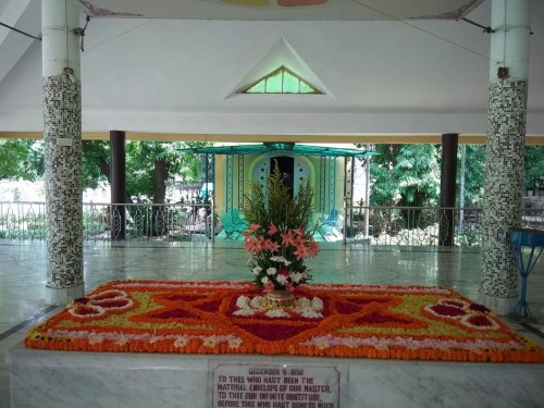 411_Samadhi-Decorations-at-Sri-Aurobindo-Yoga-Mandir-Rourkela.jpg