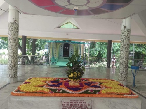 42_Samadhi-Decorations-at-Sri-Aurobindo-Yoga-Mandir-Rourkela.jpg