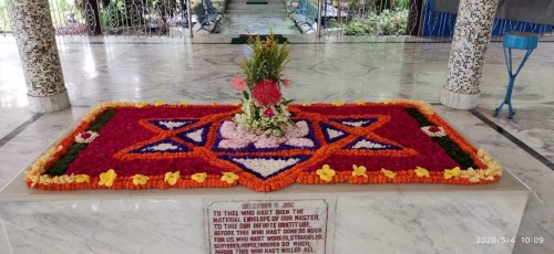 45_Samadhi-Decorations-at-Sri-Aurobindo-Yoga-Mandir-Rourkela.jpg