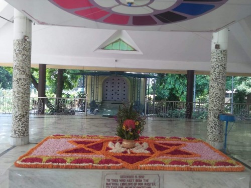 469_Samadhi-Decorations-at-Sri-Aurobindo-Yoga-Mandir-Rourkela.jpg