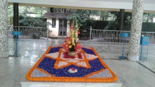 471_Samadhi-Decorations-at-Sri-Aurobindo-Yoga-Mandir-Rourkela.jpg