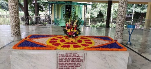 480_Samadhi-Decorations-at-Sri-Aurobindo-Yoga-Mandir-Rourkela.jpg