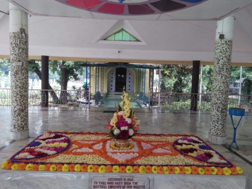 525_Samadhi-Decorations-at-Sri-Aurobindo-Yoga-Mandir-Rourkela.jpg