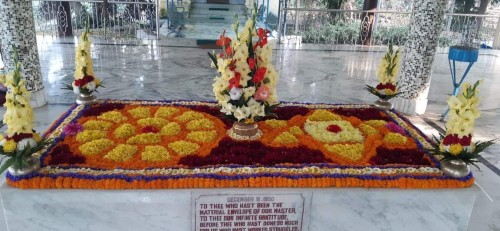 5_Samadhi-Decorations-at-Sri-Aurobindo-Yoga-Mandir-Rourkela.jpg