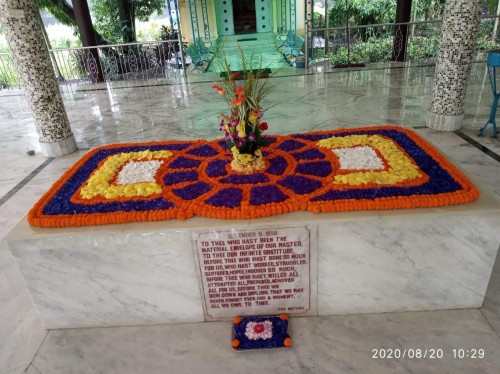 61_Samadhi-Decorations-at-Sri-Aurobindo-Yoga-Mandir-Rourkela.jpg